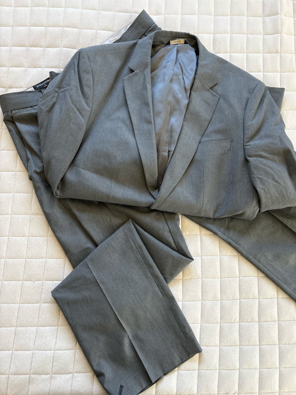 Banana Republic Men's Gray Pinstripe Suit Jacket and Pants - Size 42R, 35/32